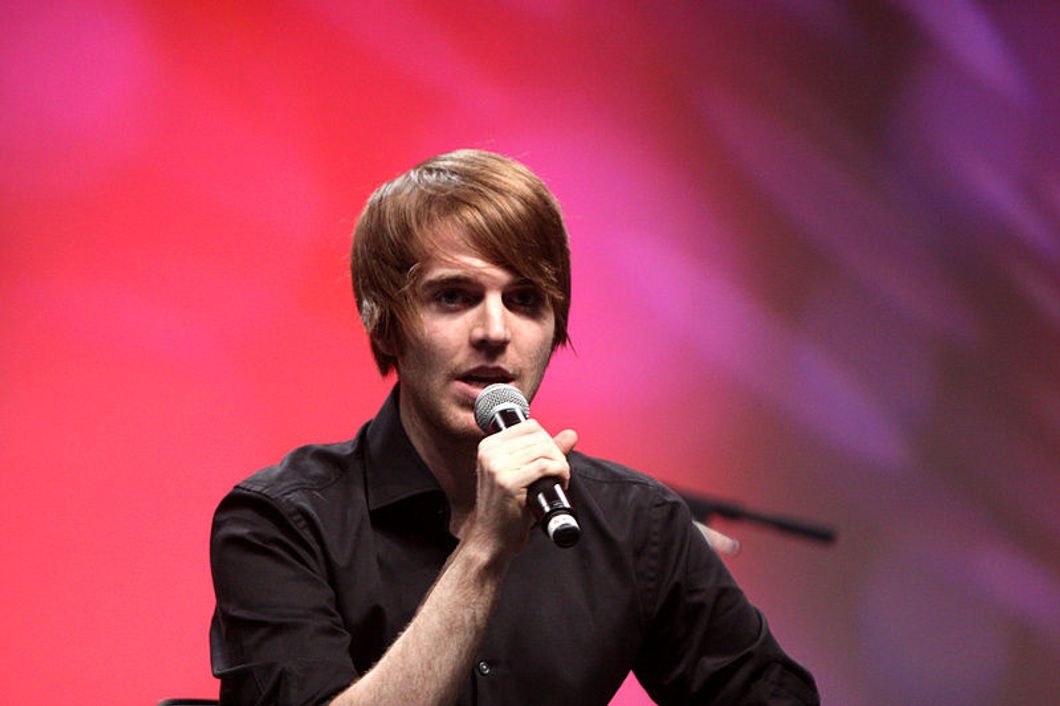 You Should Be Paying Attention To Shane Dawson Right Now