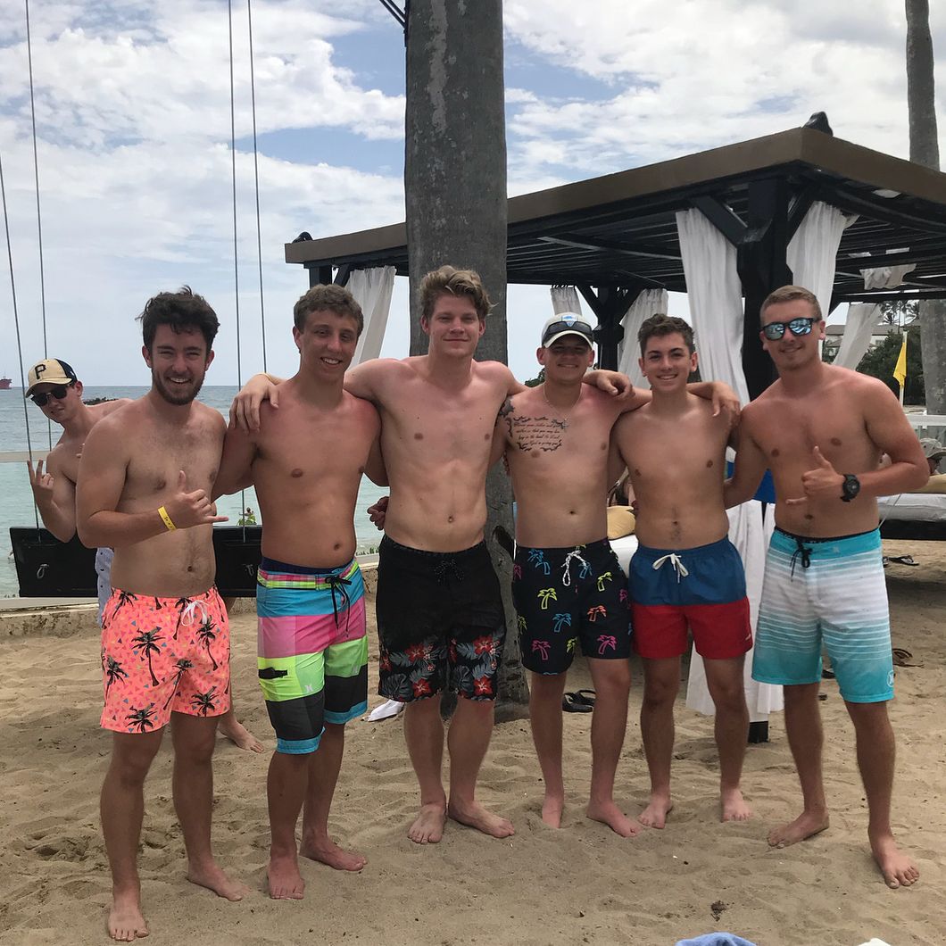 6 things to do with high school friends before parting ways In The Fall