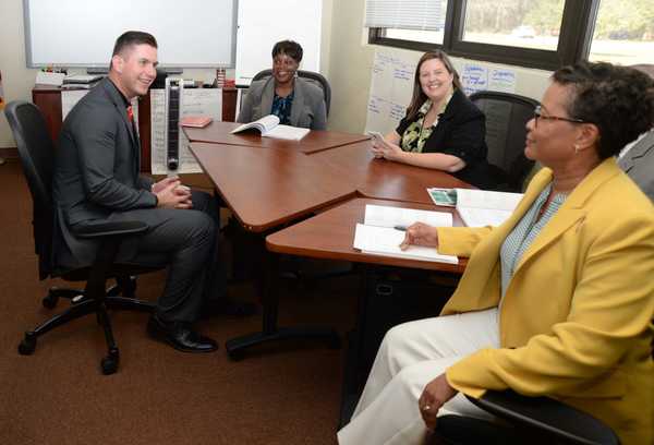 15 Replacement Words For Your Resume That Scream 'Look At Resu-Me!'