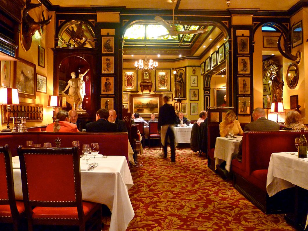 10 Thoughts That Cross Your Hostesses Mind On A Busy Night At The Restaurant