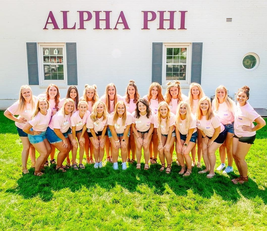 The 10 Commandments Of Being A Sorority Girl, As Told By A Non-Sorority Girl