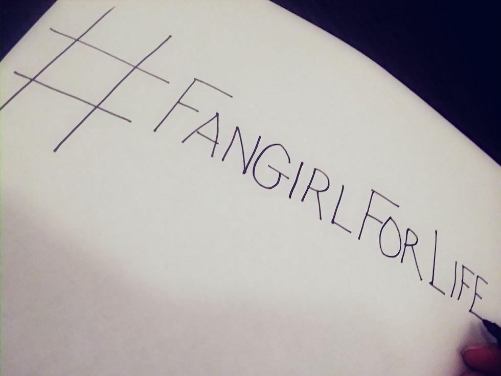 11 Signs You're A Fangirl/Fanboy
