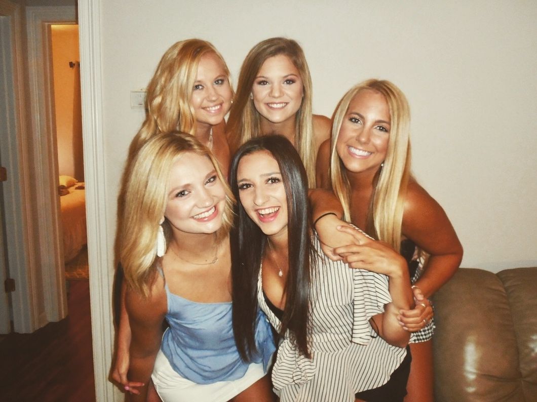 Here's The Hard Truth About Moving Away From Your Family That No One Expects