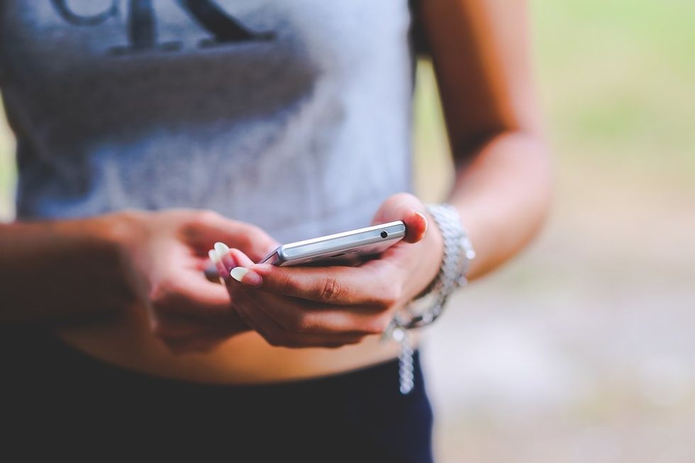 18 Ways To Occupy Your Thumbs So You Don't Think About Texting Him