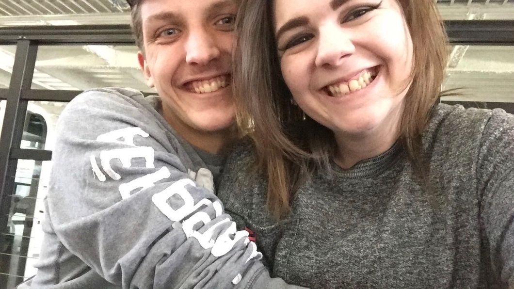 7 Signs That Your Boyfriend Actually Happens To Be Your Best Friend, Too