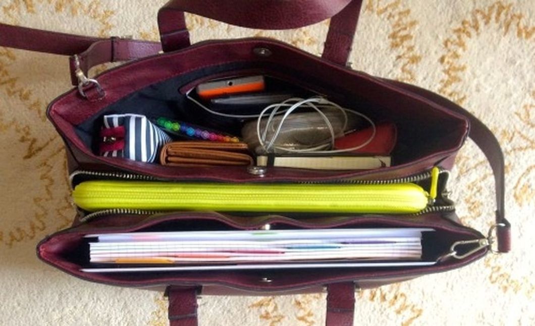 10 Things College Students Can't Leave The House Without