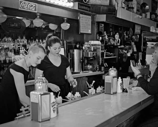 10 Things That Servers Say Vs What They're Actually Thinking