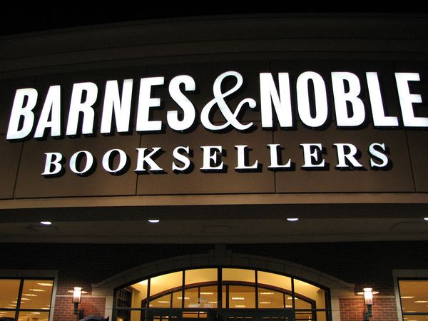 10 Clear Signs You Are a Pure, Crazy, Maniacal Bookstore Addict