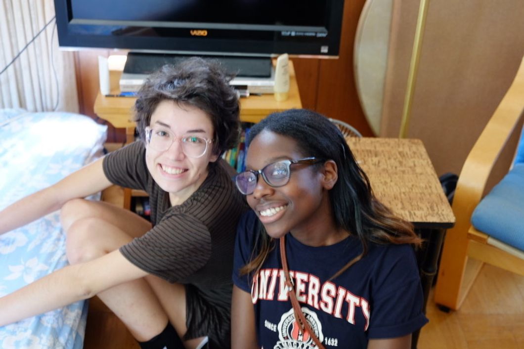 14 Struggles Everyone Who Wears Glasses Can Clearly See