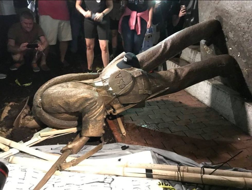 Brave Protesters Removed The Silent Sam Confederate Monument When UNC Chapel Hill Wouldn't