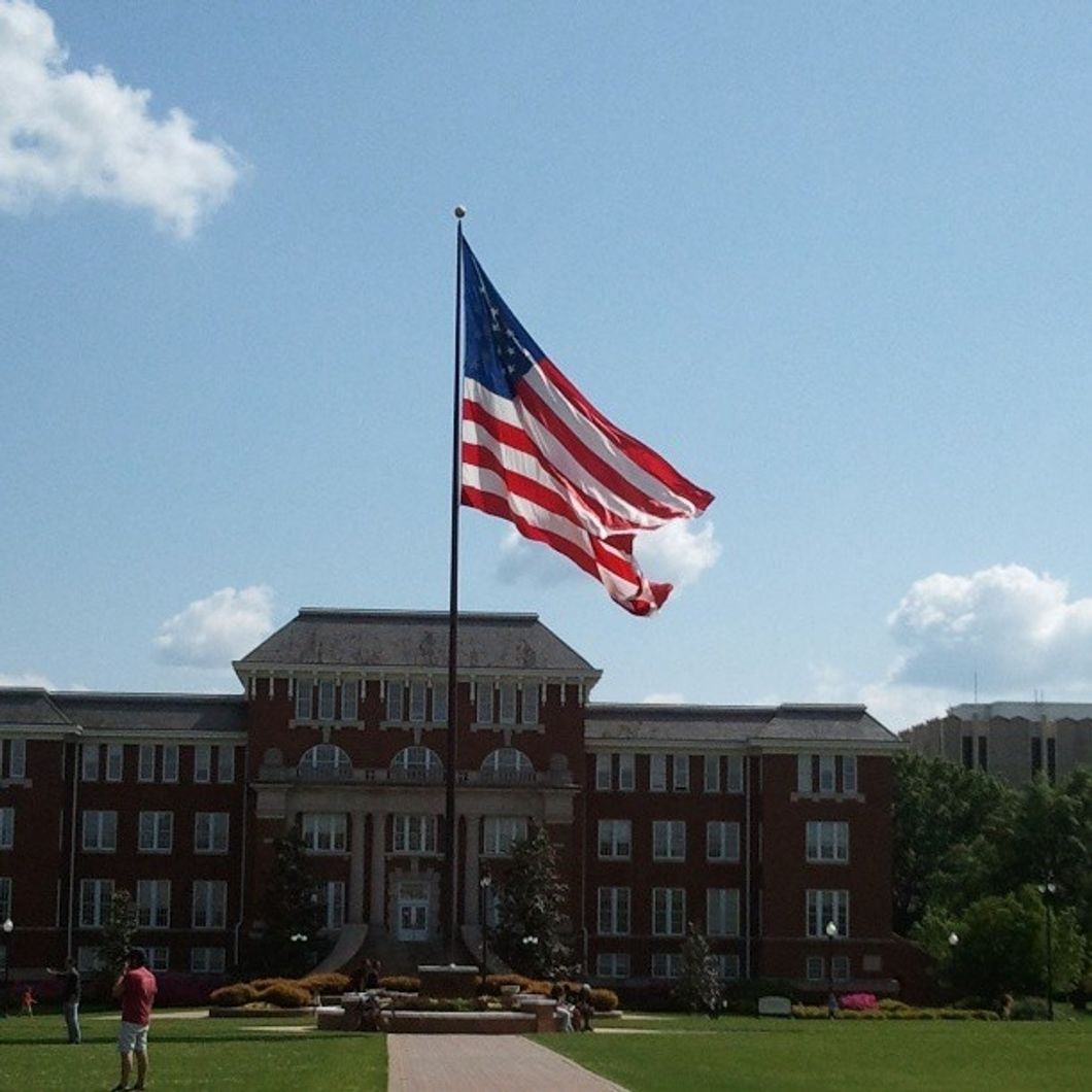 5 Bookbag Must-Haves In College