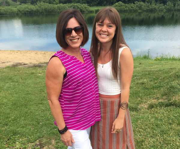 10 Habits Your Mom Reverts Back To When You’re Home From College