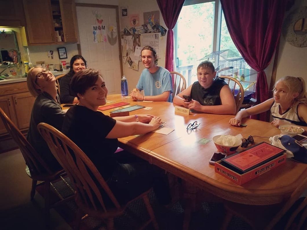 10 Games To Play During Game Night That May Or May Not Result In A Family Feud