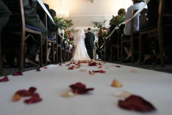 10 Outdated Wedding Traditions That Need To End
