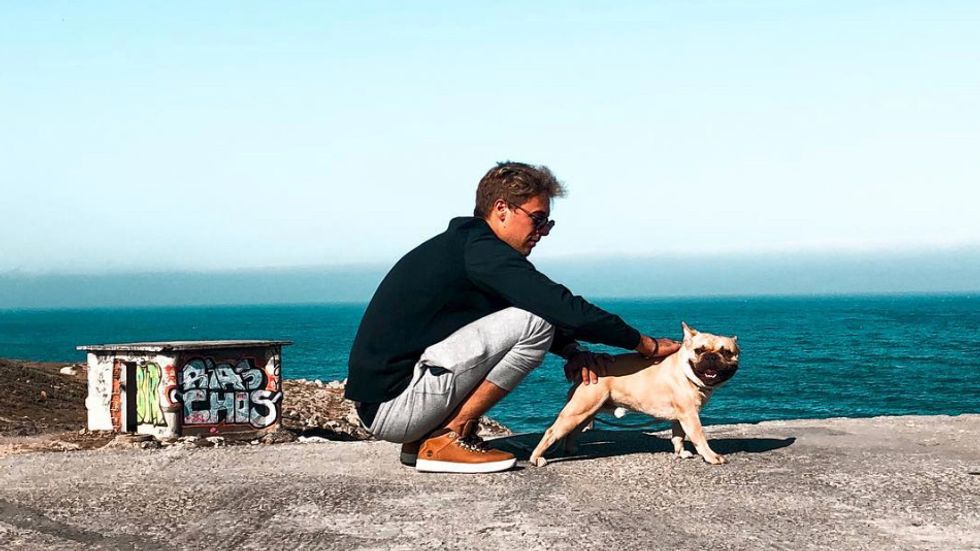 10 Approaches Guys Use On Tinder That Make You Roll Your Eyes And/Or Giggle