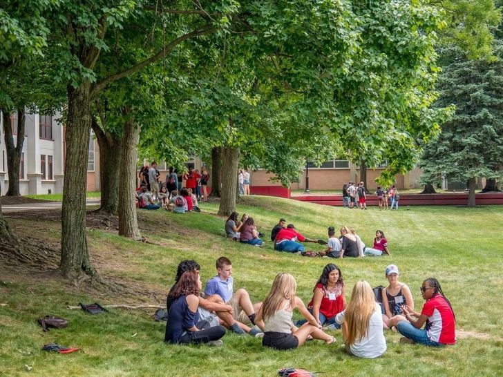8 Weird Things Montclair State Freshmen Do That Seniors Forget About