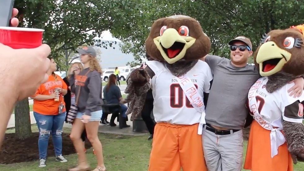 17 Must-Have Foods Without Which Your Tailgate Will Be A FAILgate