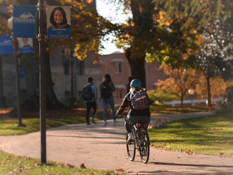 42 Fall Activities To Add To Your #PSBL (Pumpkin Spice Bucket List)​