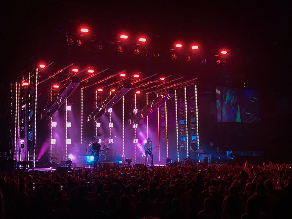 What It's Like To See 5 Seconds Of Summer Live In Concert | The Odyssey ...