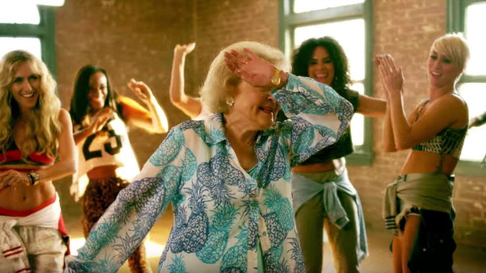 12 Things Only The Grandma Friend Of The Group Will Instinctively Feel In Their Bones