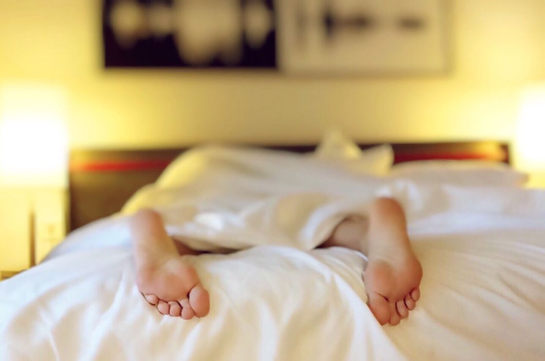 5 Thoughts Everyone Has While Sleeping In The Same Room As A Snorer