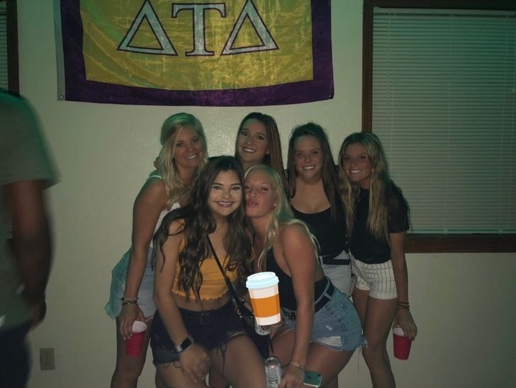 10 Reasons Doing College With 6 Roommate Girl Friends Is, In Fact, The Greatest