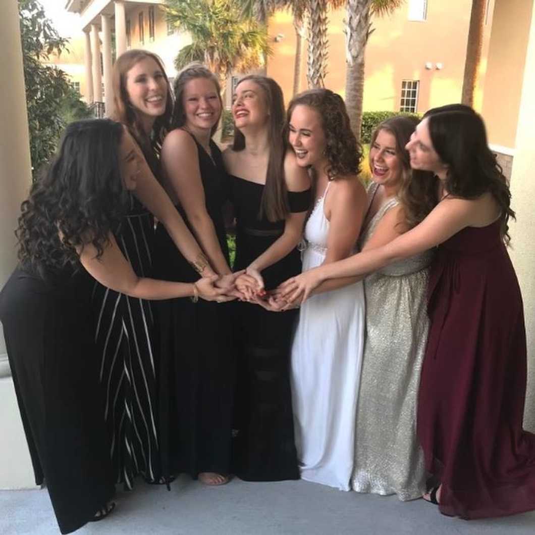 Surrounding Yourself With People Who Build You Up Makes All The Difference