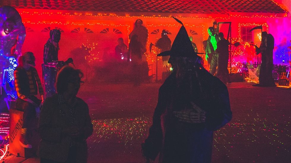 Time To Get Spooky: The 13 Stages Of Transitioning Into October