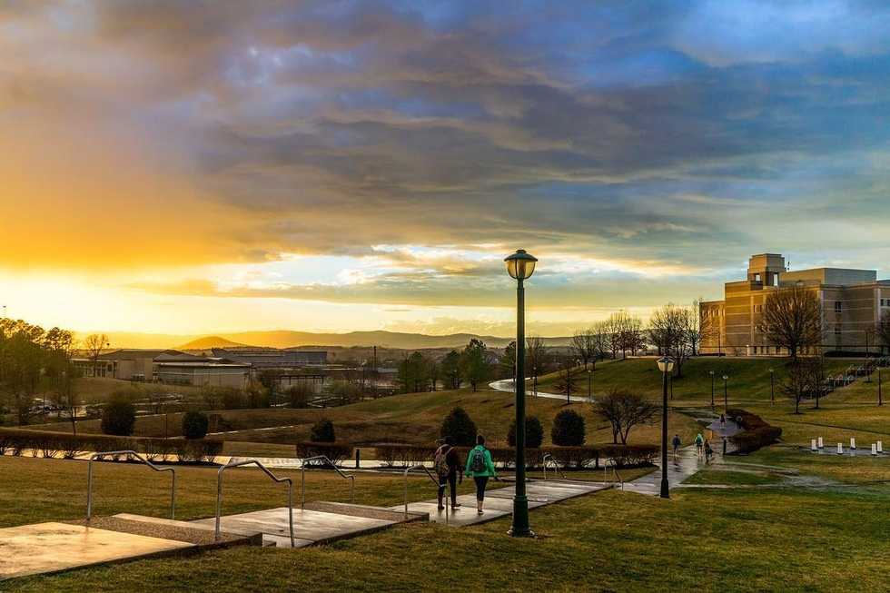 11 Strategies That Will Keep You And Your Friends Safe In Any College Town, USA