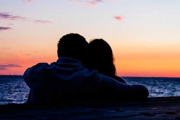 8 Tips To Make Long Distance Relationships Work