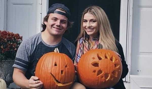 I’ve Been Both 8 Hours And 8 Minutes Away From My Boyfriend, And Trust Me, Distance Sucks
