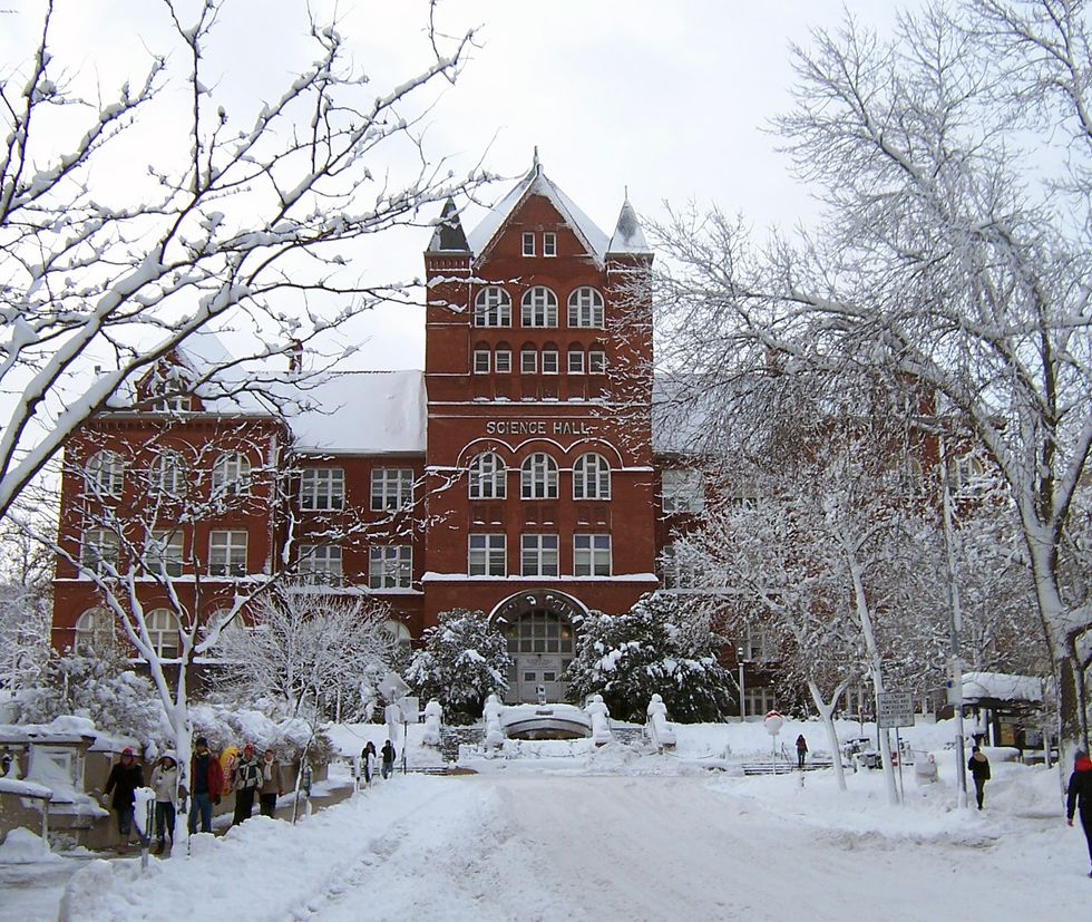 6 Signs It's Becoming Winter On Campus