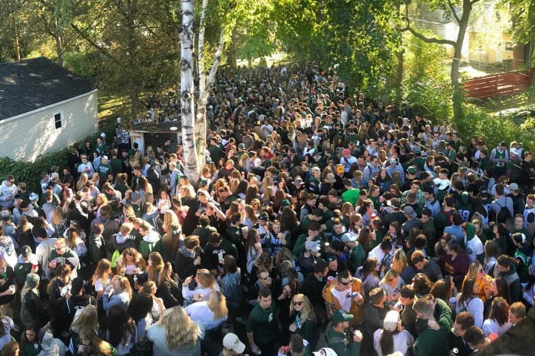 7 Essentials for any Tailgate