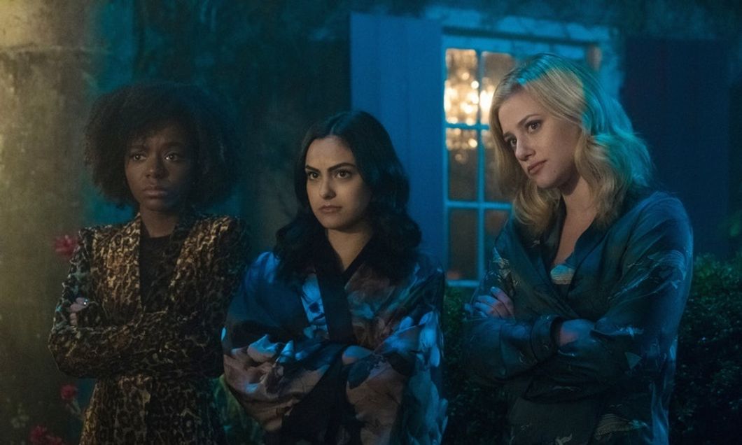 6 Questions We All Have About The 'Riverdale' Season Premiere