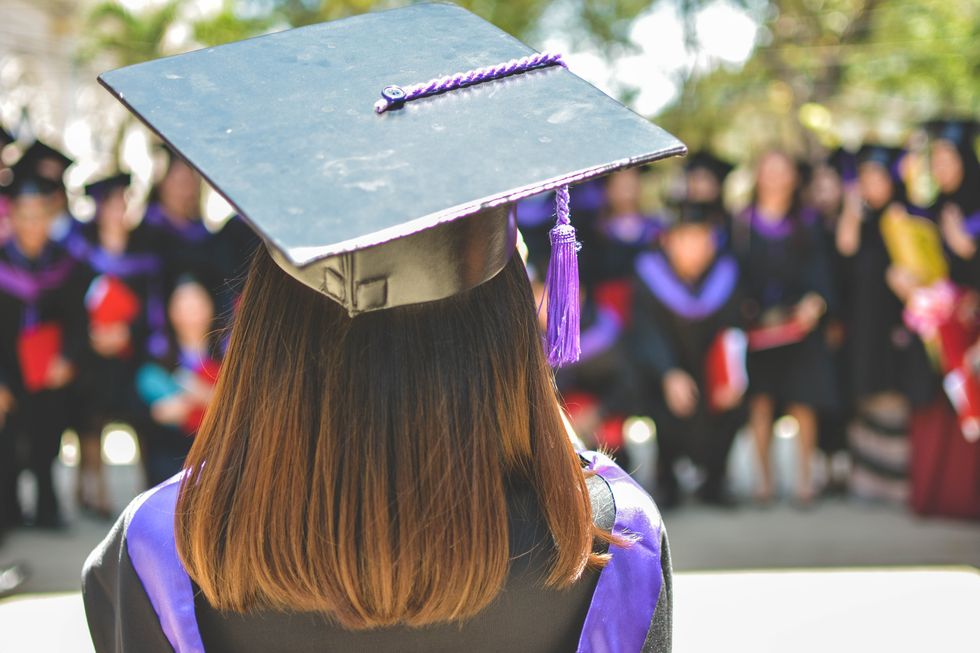 11 Graduation Thoughts That Constantly Run Through Your Head When You're Graduating Early