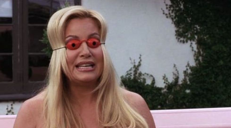 6 Things Every Girl Does When She's In The Tanning Bed