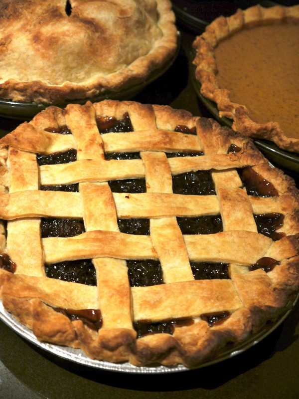 The 11 Pies That Are Acceptable At Your Thanksgiving Table, Accept No Substitutes