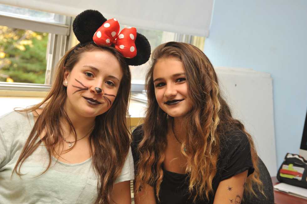 4 Last Minute Halloween Costumes For Every Type Of Girl