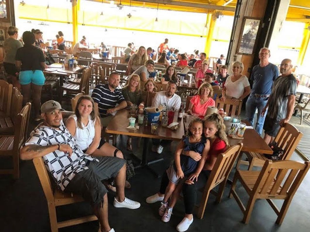 8 Pros And Cons You Relate To Intimately Growing Up In A Large Family