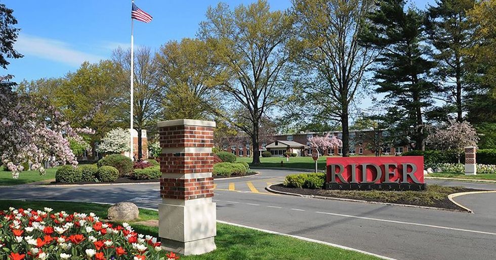 14 Signs You Go To A Small School No One Has Ever Heard Of