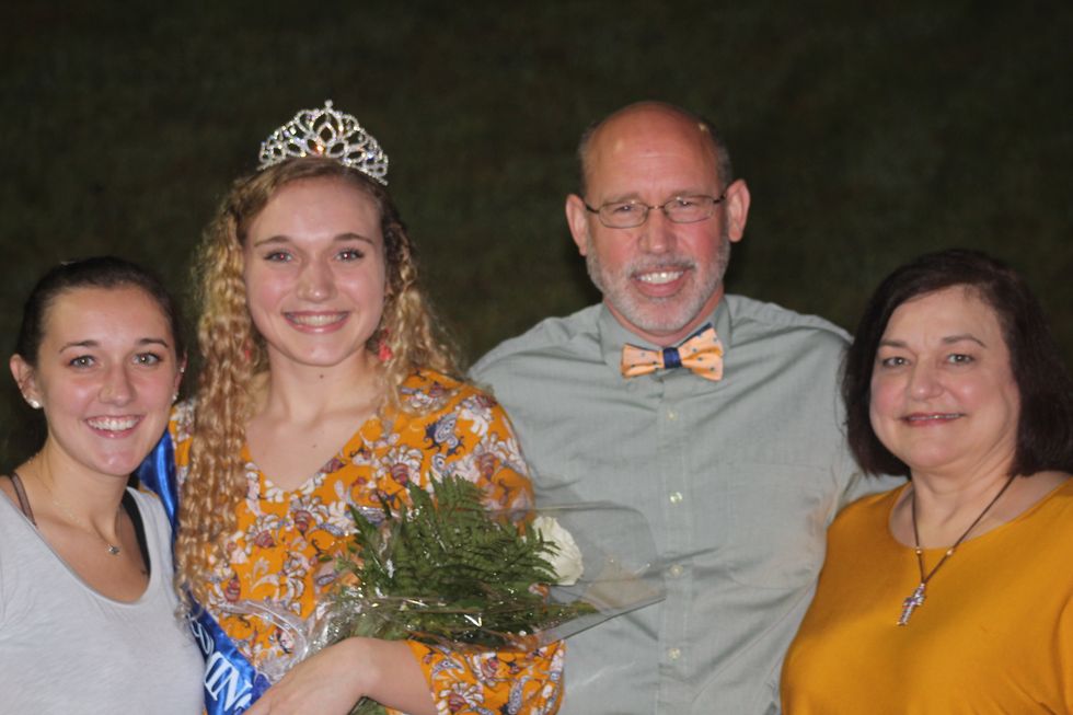 13 Reasons To Be Thankful For Your Family, Friends And Dog