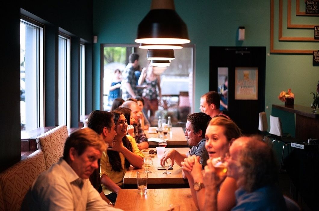 5 Basic Manners People Seem To Forget When Eating At A Restaurant