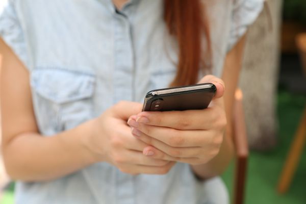 20 Girls Confess The Worst Things They Found When Snooping Through Their Boyfriends' Phones