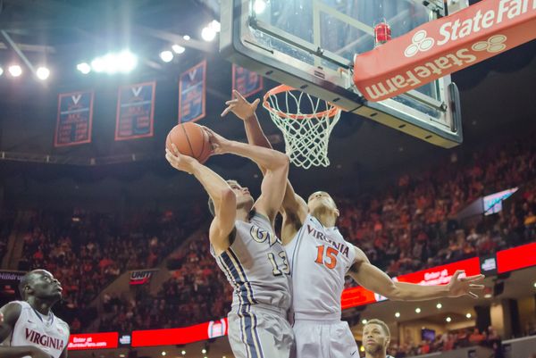 5 Thoughts That Every First-Year Has At Their First Basketball Game