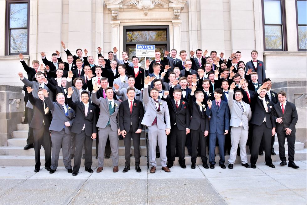 Baraboo HS Students Pose For Prom Picture With Nazi Salute | The ...