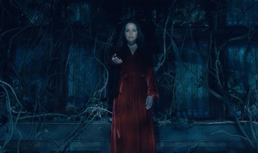 I Binge-Watched 'The Haunting of Hill House' And I'm Still Thinking About Its Twists And Turns