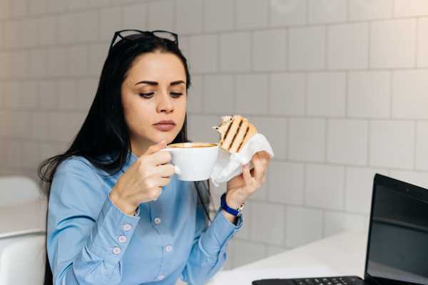 Stop Stress Eating And Pick Up These 6 Fuel Foods To Help You Survive Finals