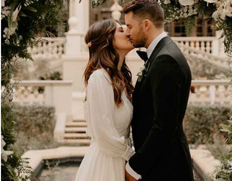 ​27 Awesome Simple Wedding Dresses For Cute Brides