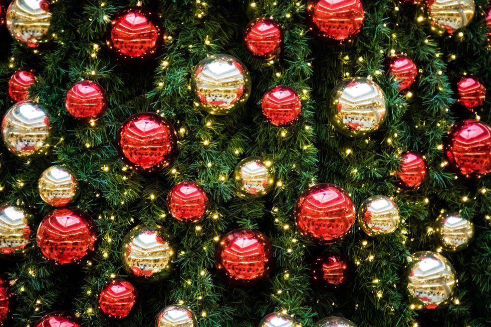 How To Decorate Your Dorm For The Holidays