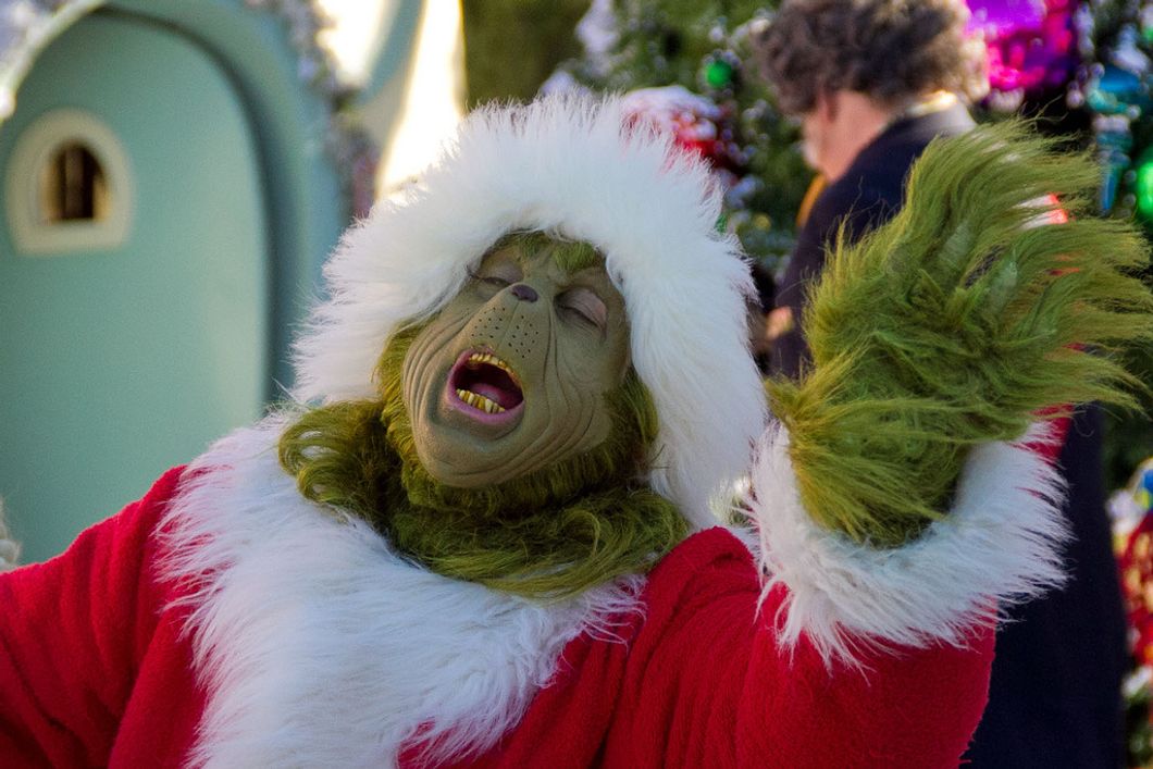 Every College Girl's Dating Life, As Told By The Grinch
